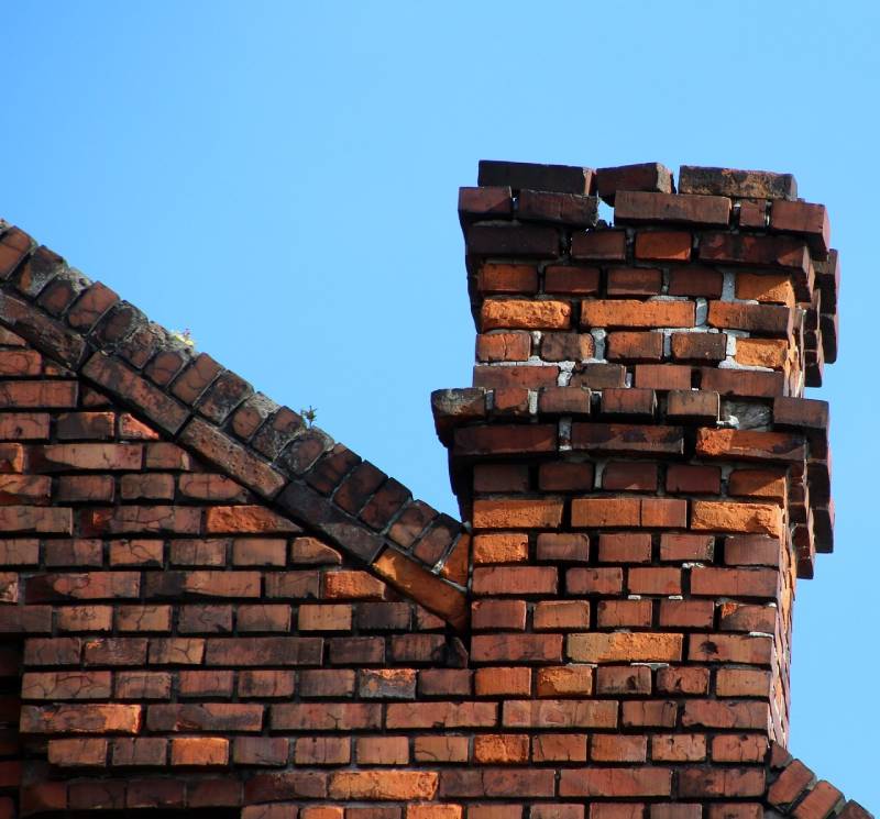 Damaged chimney on an New Haven home showing cracks and missing mortar